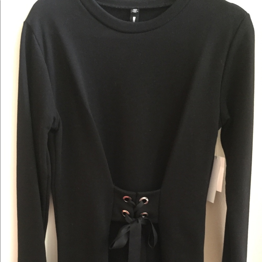 New with tags Design Lab sweatshirt. Size M